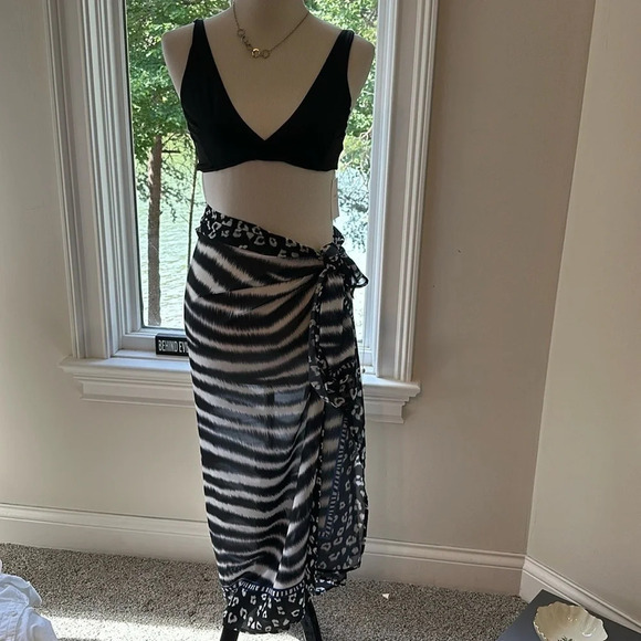 NWT Andie Swim, The Belmar Bikini Top, Medium, Black - Picture 3 of 9